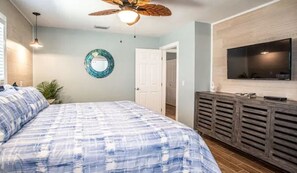 3 chambres, fer et planche à repasser, lit de bébé portatif