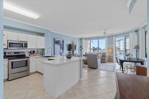 Kjøleskap, mikrobølgeovn, ovn og oppvaskmaskin