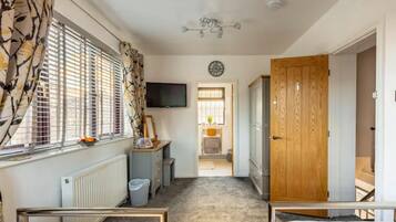 Twin Room, Ensuite (Room 1) | 1 bedroom