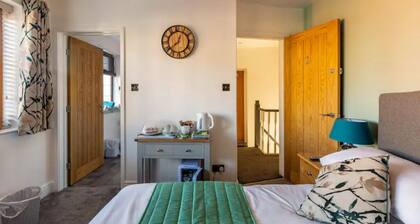 Camaraderie Guest House