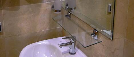 Shower, rainfall showerhead, towels