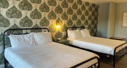 Lakefront cabin in marina