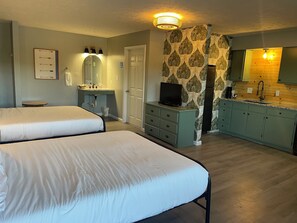 1 bedroom, free WiFi, bed sheets - Lakefront cabin in marina (Cadiz)