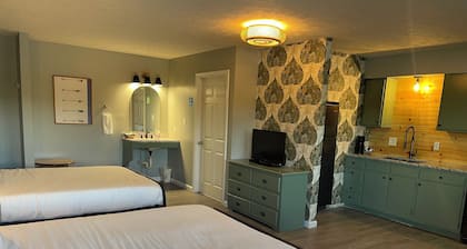 Lakefront cabin in marina