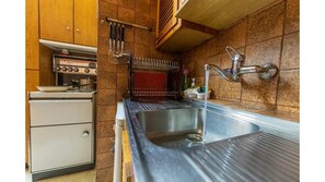 Microwave, oven, stovetop - Bright Luxury 80m² Apt in Athens Center / High-Speed Fiber Internet /up to 6pers (Athens)