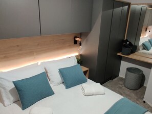 2 habitaciones, decoración personalizada y muebles diferentes 