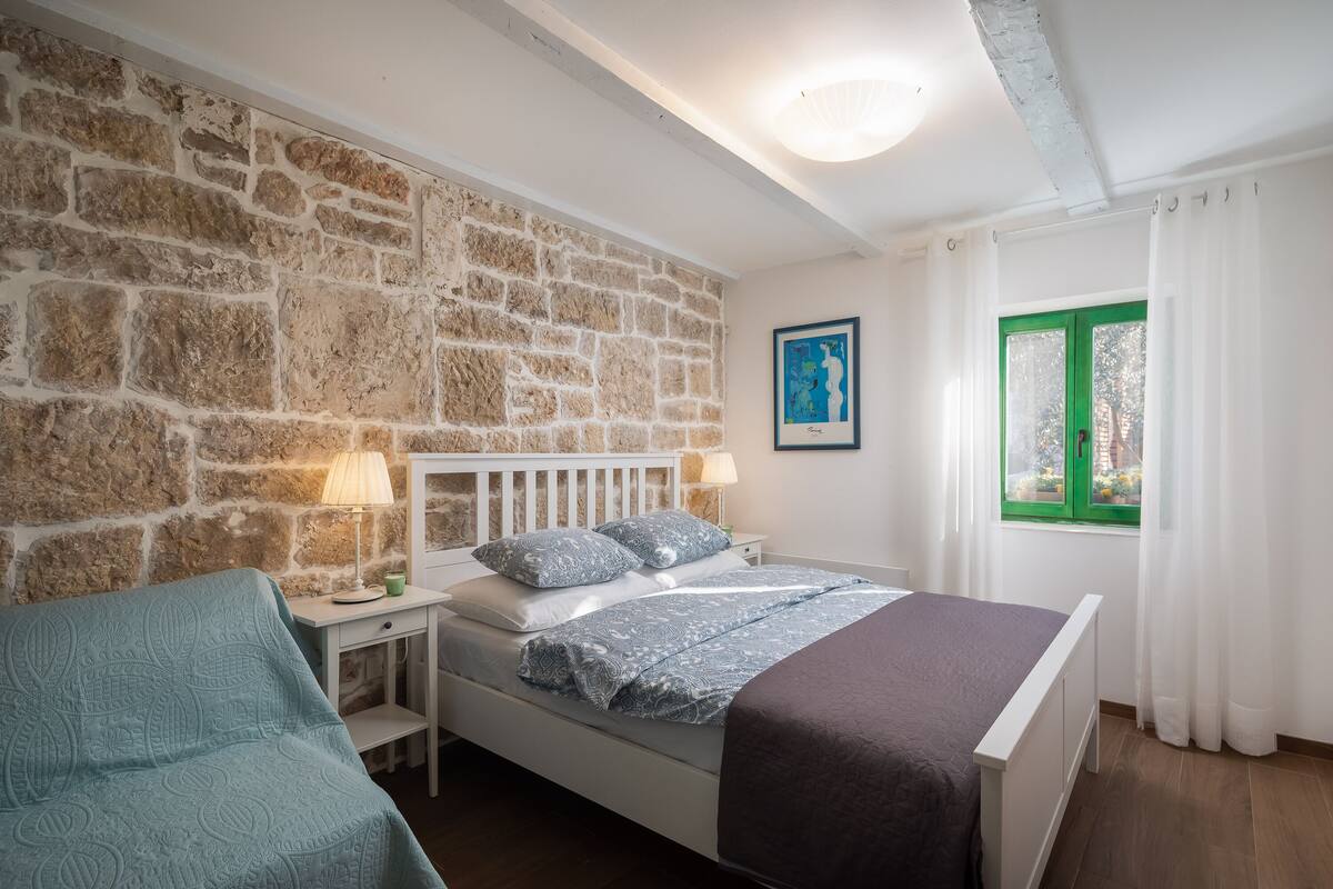 Cubrecamas, decoración personalizada y muebles diferentes
