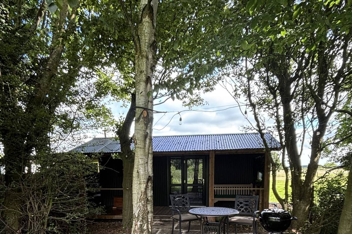 Deluxe Room, Private Bathroom, Lake View | Garden
