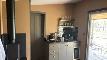 Deluxe Room, Private Bathroom (Hut 3 New for April 2025) | Private kitchen