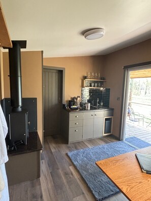 Deluxe Room, Private Bathroom (Hut 3 New for April 2025) | Private kitchen - Heywood Glamping (Ormskirk)