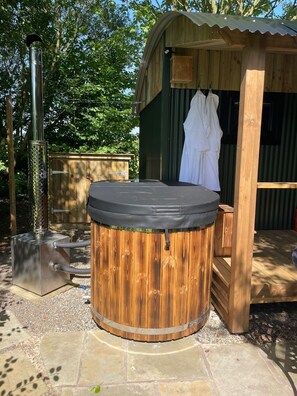 Deluxe-huone, oma kylpyhuone (Hut 2-New for August 2024) | Ulkoporeallas