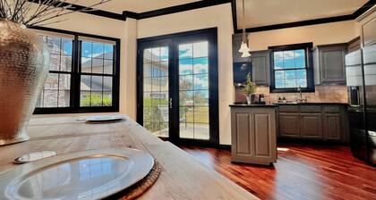 Luxurious Remodeled 2BR/3BED Bentonville NWA / Walmart HO Area