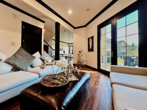 Luxurious Remodeled 2BR/3BED Bentonville NWA / Walmart HO Area