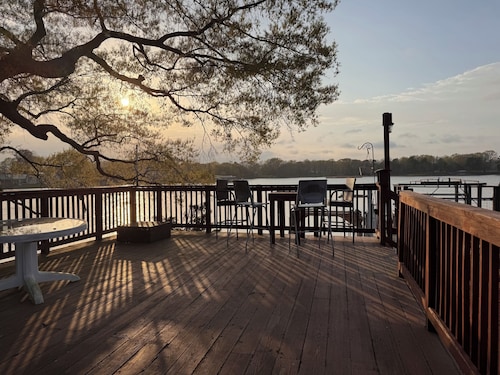Peace & Tranquile waterfront home, Colonial Beach