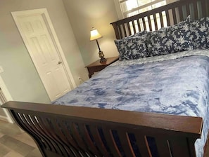3 bedrooms, iron/ironing board, free WiFi, bed sheets - Peace & Tranquile waterfront home, Colonial Beach (Colonial Beach)