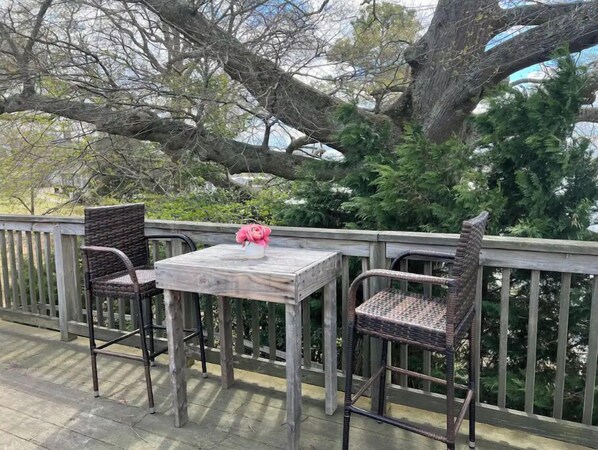 Outdoor dining - Peace & Tranquile waterfront home, Colonial Beach (Colonial Beach)