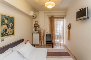 3 bedrooms, in-room safe, desk, iron/ironing board