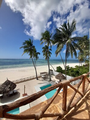 View from property - Coco Rise Villas - by Hostly (Bwejuu)