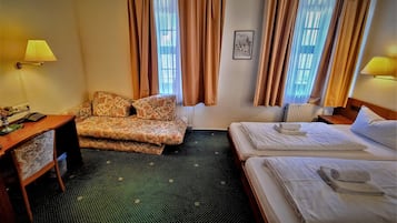 Businessstudio, 1 parisänky | Yksilöllisesti sisustettu, työpöytä, silitysrauta/-lauta, ilmainen Wi-Fi