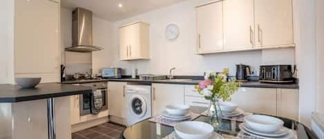 Apartment, Private Bathroom (No.2) | Dapur berkongsi