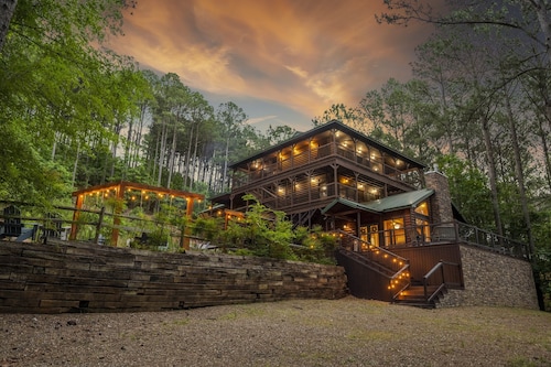 Sleeps 26~Dome~Theater~Arcade-Secluded~Lake~Casino