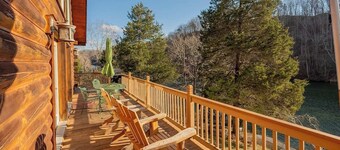 Spacious Waterfront Cabin on Claytor Lake