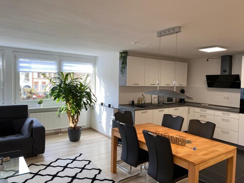 KL26: Modern 2 Bedroom Downtown Apartment