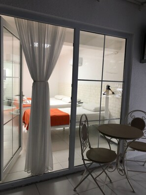 Frette Italian sheets, premium bedding, memory-foam beds