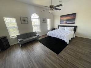 3 habitaciones, escritorio, wifi gratis y ropa de cama