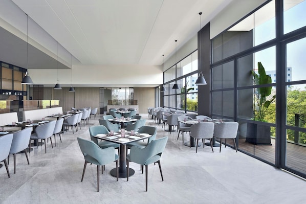 Breakfast, lunch, dinner served; alfresco dining