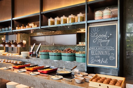 Daily buffet breakfast for a fee. Fairfield by Marriott Vadodara