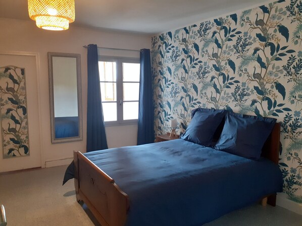 3 bedrooms, iron/ironing board, travel cot, bed sheets