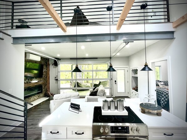 Interior - LUXURY Barn Chalet. 2 bedrooms, firepit, BBQ, loft, trails, ponds, park (Cleveland)