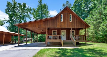 Cabin #2 Fisherman's Landing /  Fishing Cabin w/ Covered Boat Shelter Sleeps 5