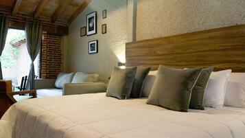 Laptop workspace, blackout drapes, iron/ironing board, free WiFi