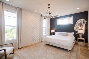 4 habitaciones, tabla de planchar con plancha y cuna de viaje 