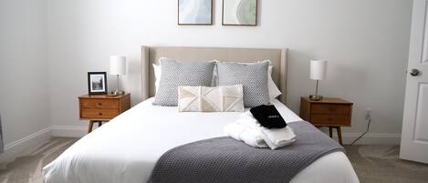 2 Schlafzimmer, Schreibtisch, Bügeleisen/Bügelbrett, Reisekinderbett