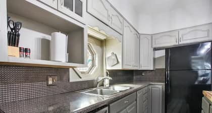 Cheerful 4 bedroom close to historical/sport sites