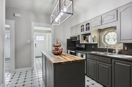 Cheerful 4 bedroom close to historical/sport sites