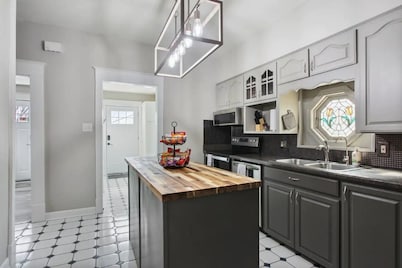 Cheerful 4 bedroom close to historical/sport sites