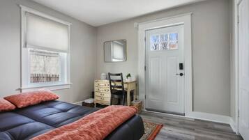 4 Schlafzimmer, Schreibtisch, Bügeleisen/Bügelbrett, Reisekinderbett