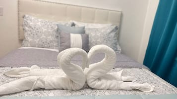 2 Schlafzimmer, Schreibtisch, Bügeleisen/Bügelbrett, Reisekinderbett