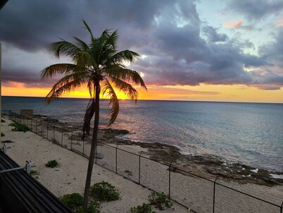 Beachfront Condo--faces west with amazing sunsets and snorkeling.