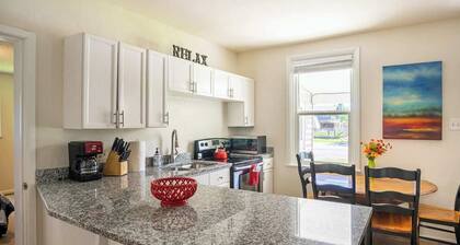 Heritage House -Great Location, Skiing, Walk to Restaurants, Sports Fields, Train. Large rooms