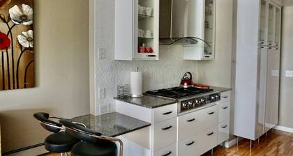 “STUNNING VIEWS!” Luxury 4 Bedroom, 2 Bathroom Vacation Duplex in Downtown Salt Lake Capitol Hill