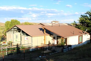 المنشأة من الخارج