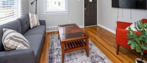 Smart TV, tavolo da calcetto, monitor per computer