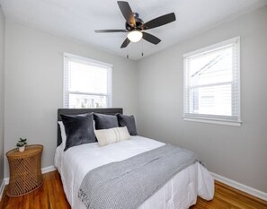 3 bedrooms, desk, iron/ironing board, free WiFi