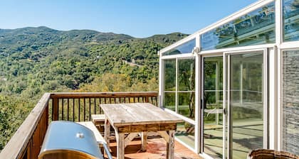 Luxe home w/ amazing views, jetted tub, steam shower, central AC & garage