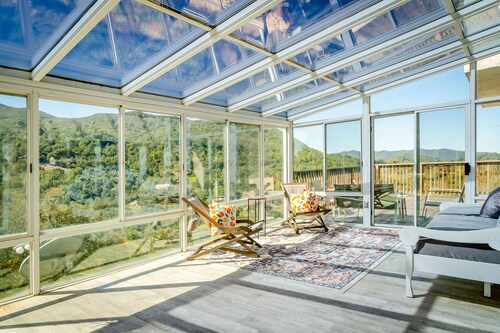 Luxe home w/ amazing views, jetted tub, steam shower, central AC & garage